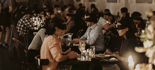 Expérience sensorielle (dîner dans le noir, parcours sensoriel)