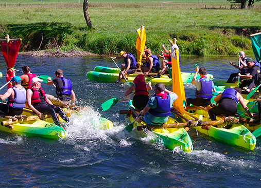 Construction de radeaux et course sur l’eau